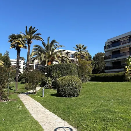 Dernier Etage-piscine-tennis-2 Terrasses-garage-wifi Cannes